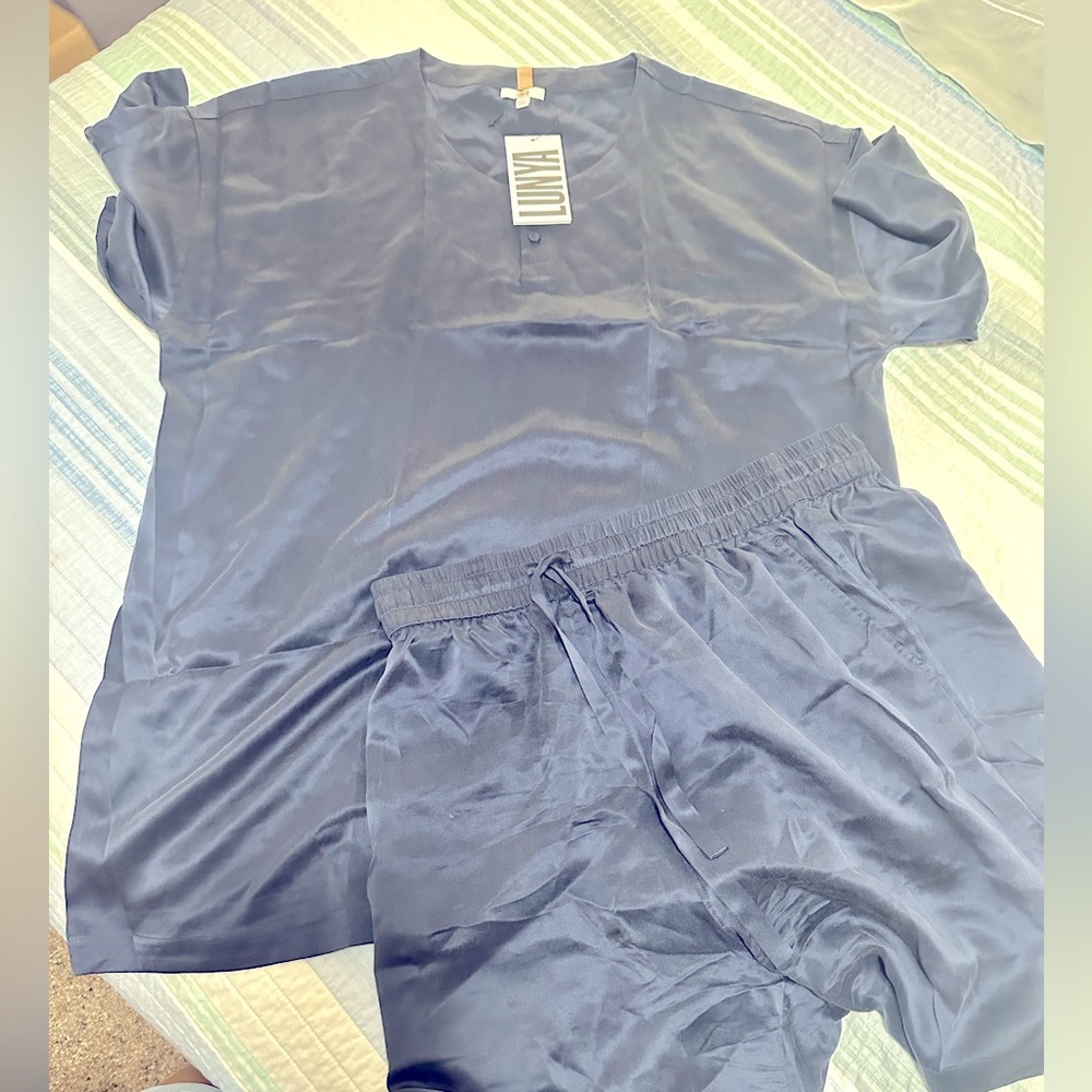 NEW WITH TAGS - Men’s Large never worn.